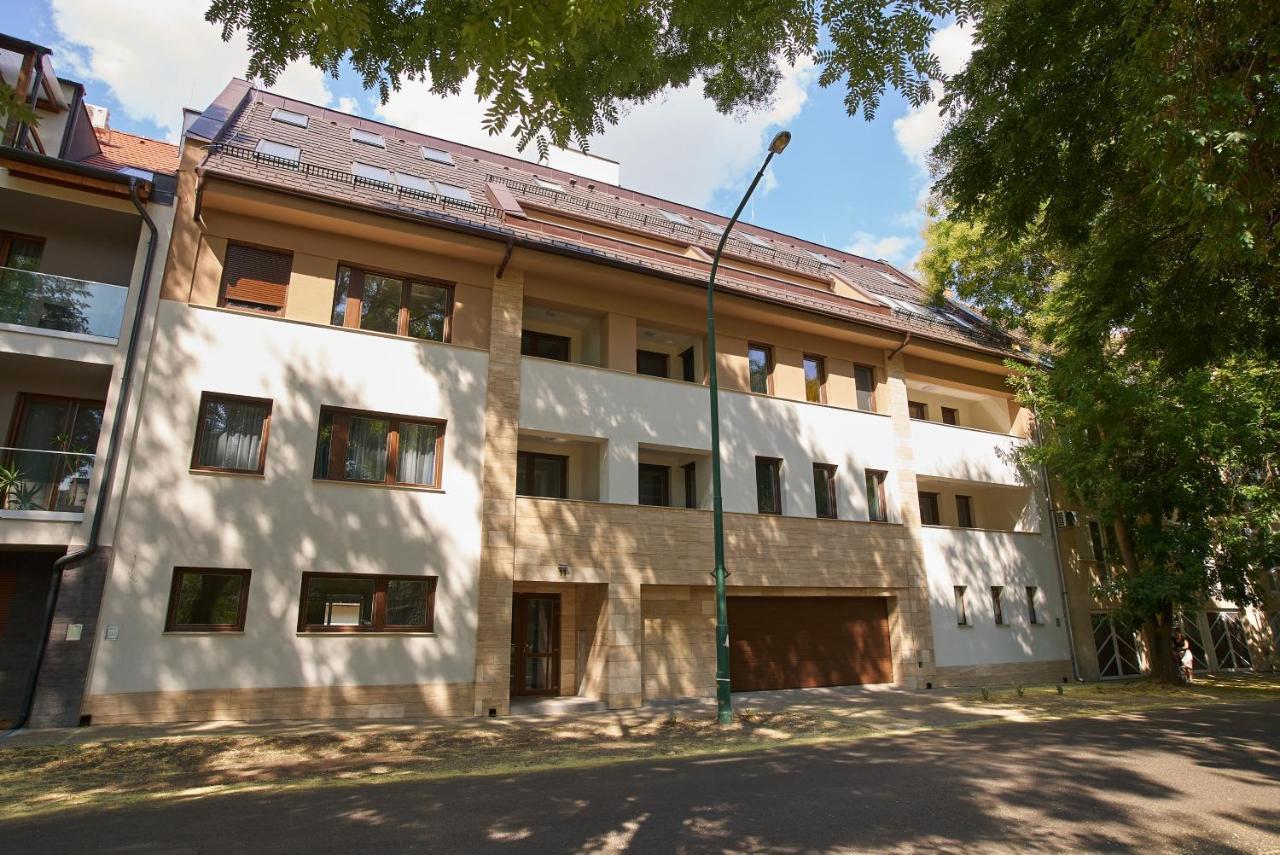 Sunlight Red Szeged Apartment Exterior photo